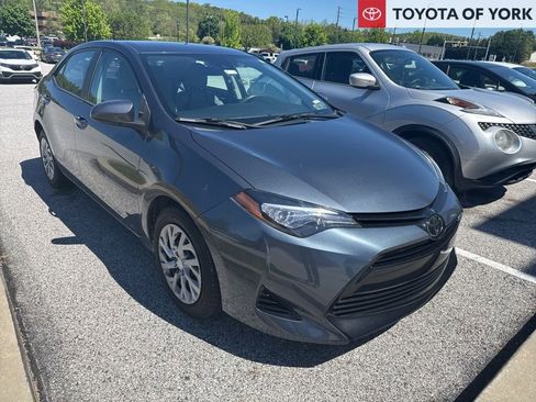 Used 2018 Toyota Corolla LE FWD image 1