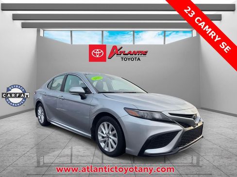 Used 2023 Toyota Camry SE image 1