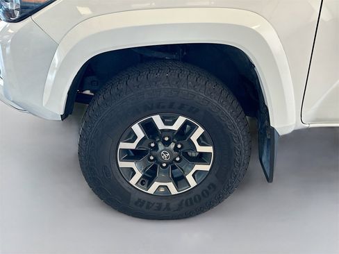 Used 2020 Toyota Tacoma Limited image 32