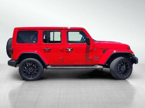 Used 2025 Jeep Wrangler Unlimited Sahara AWD/4WD image 3