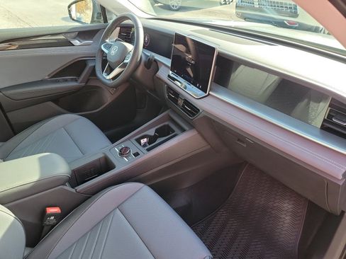 New 2026 Volkswagen Tiguan SE image 28