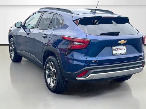 Used 2024 Chevrolet Trax LT w/ Driver Confidence Package FWD image 5
