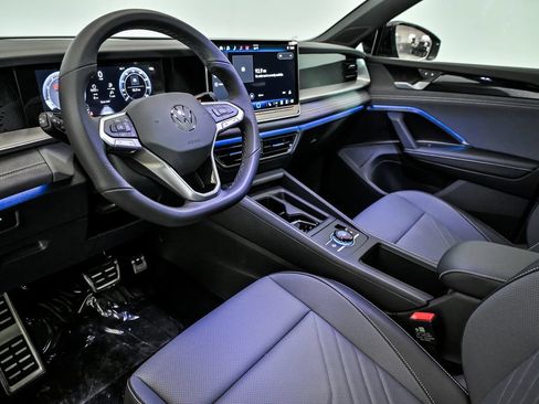 New 2026 Volkswagen Tiguan SE R-Line AWD/4WD image 6