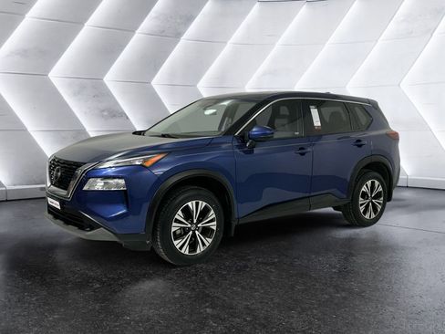 Used 2021 Nissan Rogue SV image 3