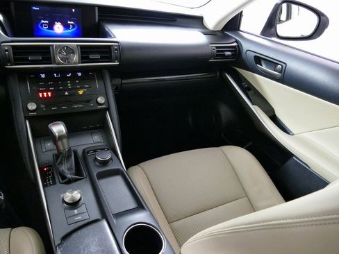 Used 2018 Lexus IS 300 AWD image 28