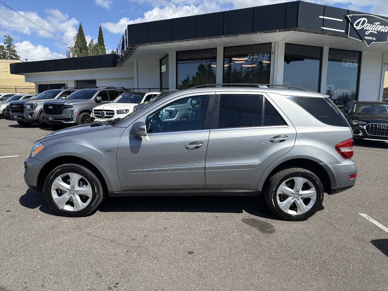 Used 2011 Mercedes-Benz ML 350 BlueTEC 4MATIC image 2