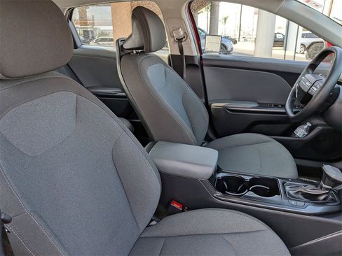 Used 2025 Kia K4 LXS image 29