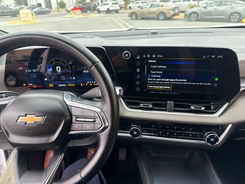Used 2025 Chevrolet Equinox LT w/ Convenience Package II FWD image 23
