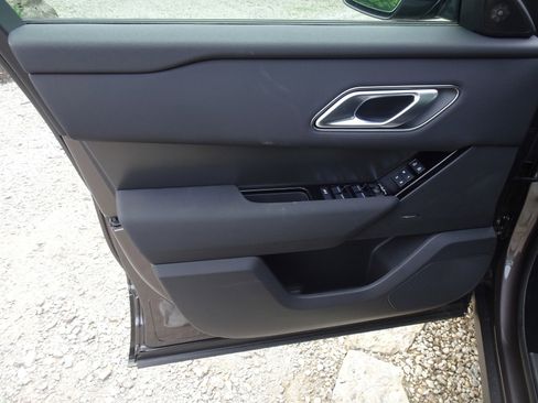 New 2025 Land Rover Range Rover Velar Dynamic SE image 18