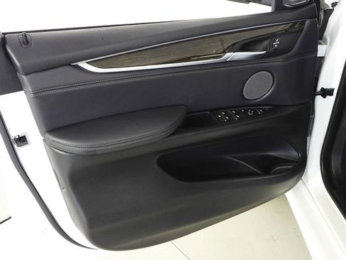 Used 2018 BMW X5 xDrive40e image 11