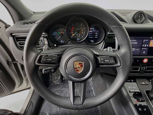 Certified 2025 Porsche Macan image 15