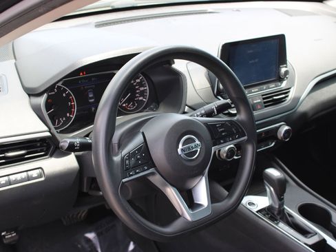 Used 2019 Nissan Altima 2.5 S FWD image 10
