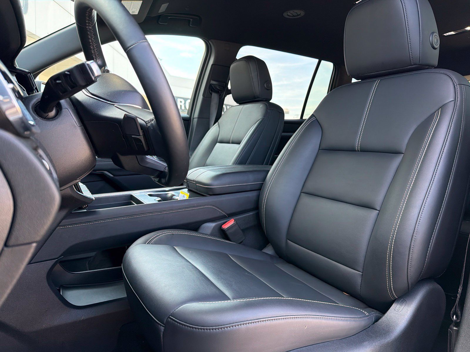 Used 2026 GMC Acadia Elevation w/ Elevation Premium Package FWD image 8