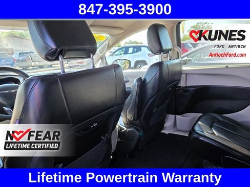 Used 2023 Chrysler Pacifica Touring-L FWD image 21