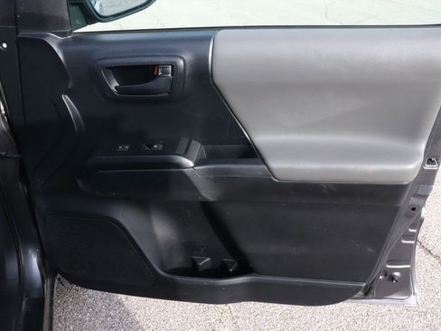 Used 2017 Toyota Tacoma 4x4 Access Cab image 22