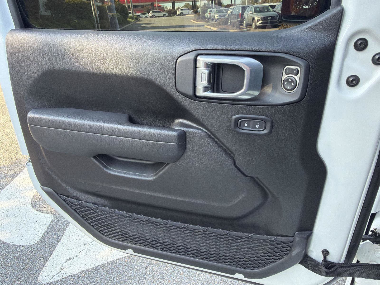 Used 2026 Jeep Wrangler Unlimited Rubicon AWD/4WD image 41