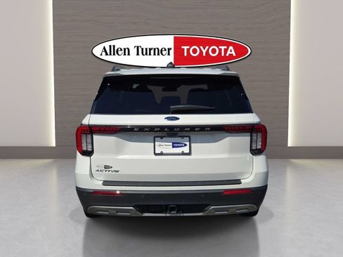 Used 2025 Ford Explorer Active w/ Active Comfort Package RWD image 8