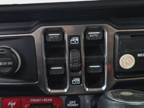 Used 2020 Jeep Gladiator Rubicon w/ Dual Top Group AWD/4WD image 33