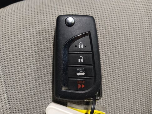 Used 2022 Toyota Corolla LE FWD image 32
