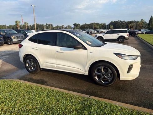 Used 2024 Ford Escape ST-Line w/ Tech Pack #1 FWD image 4