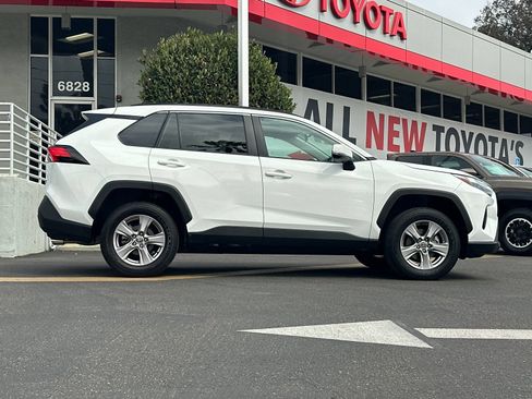 Used 2025 Toyota RAV4 XLE FWD image 6