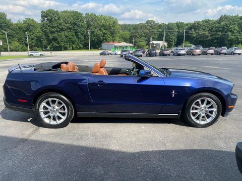 Used 2010 Ford Mustang Convertible RWD image 9