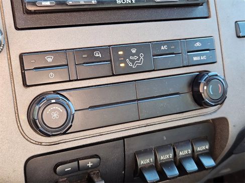 Used 2011 Ford F350 XLT w/ FX4 4X4 Off-Road Pkg image 27