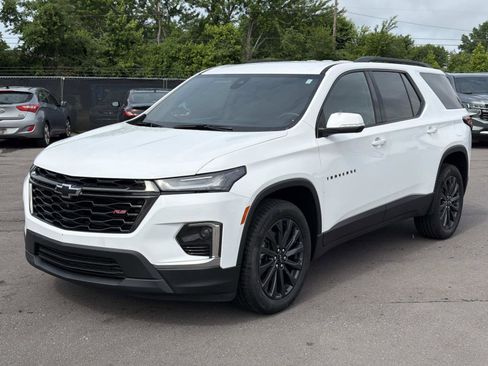 Certified 2023 Chevrolet Traverse RS FWD image 3
