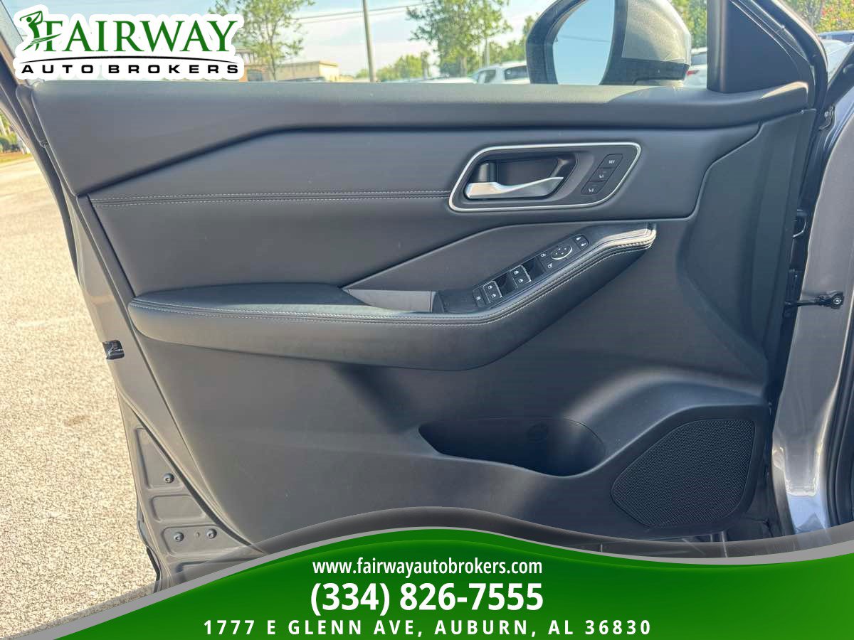 Used 2026 Nissan Rogue Platinum w/ Platinum Premium Package AWD/4WD image 29
