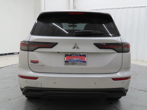 New 2026 Mitsubishi Outlander ES AWD/4WD image 4