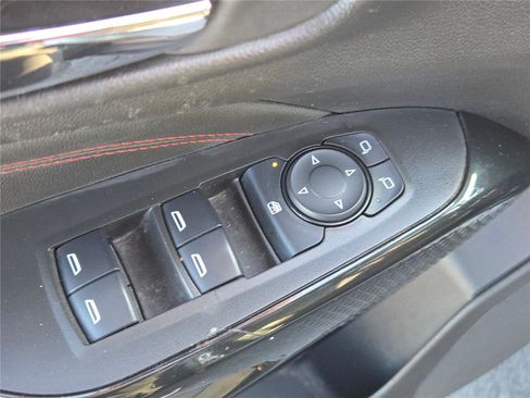 Used 2024 Chevrolet Trax RS w/ Sunroof Package image 22