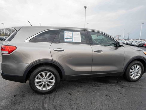 Used 2016 Kia Sorento L image 6