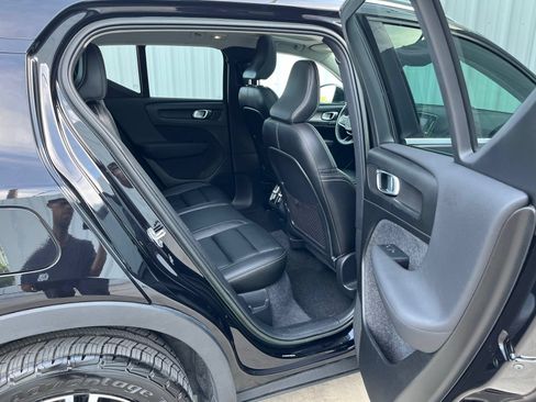 Used 2023 Volvo XC40 B5 Plus AWD/4WD image 14
