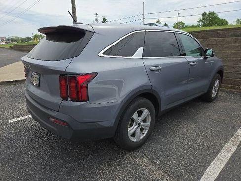 Used 2023 Kia Sorento LX FWD image 16