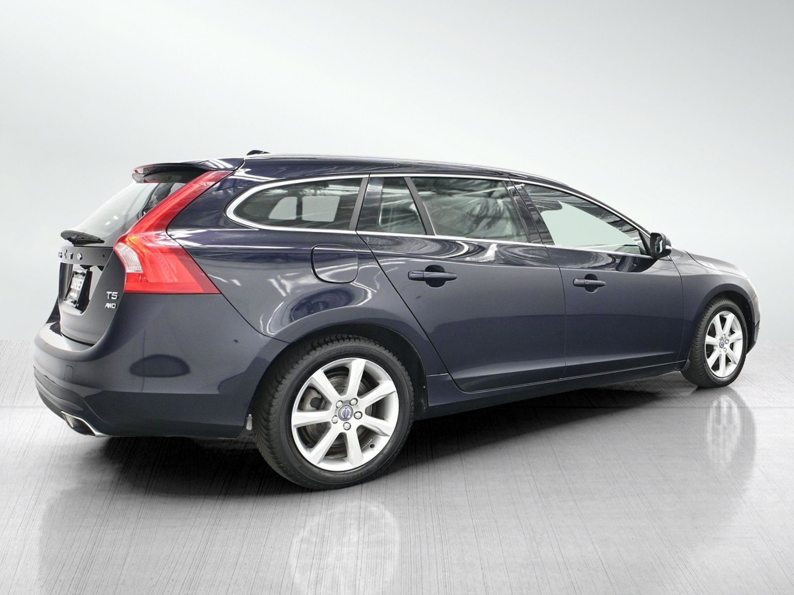 Used 2017 Volvo V60 T5 Premier w/ Convenience Package AWD/4WD image 7