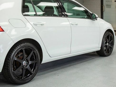 Used 2016 Volkswagen Golf S image 31