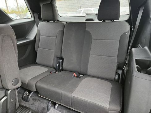 Used 2023 Chevrolet Traverse LT image 16