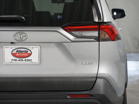 Used 2021 Toyota RAV4 XLE Premium FWD image 10