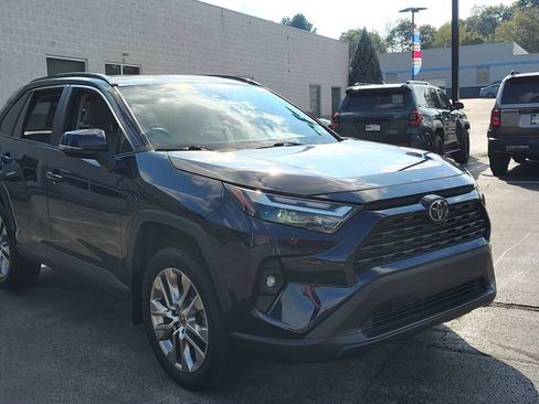 Used 2022 Toyota RAV4 XLE Premium AWD/4WD image 9