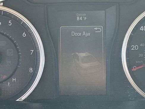 Used 2017 Toyota Camry SE image 7