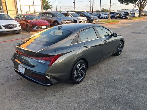 Used 2025 Hyundai Elantra SEL FWD image 8