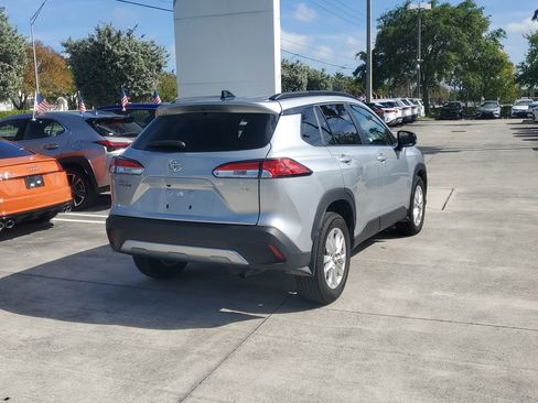 Used 2025 Toyota Corolla Cross LE image 3
