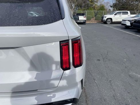 Used 2023 Kia Sorento SX image 18