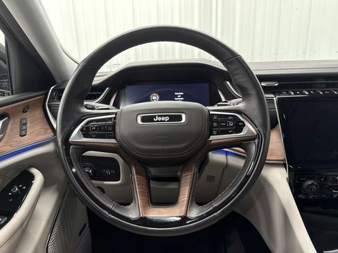Used 2021 Jeep Grand Cherokee L Summit w/ Luxury Tech Group V AWD/4WD image 16