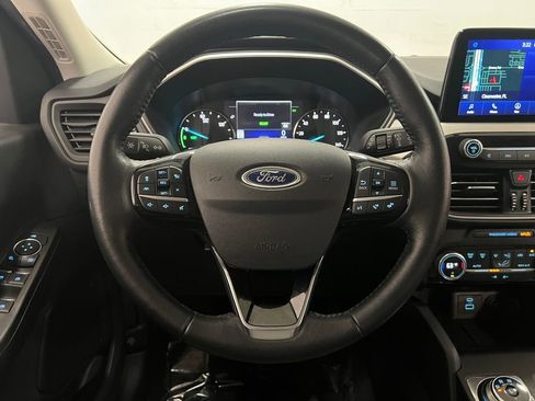 Used 2021 Ford Escape SE w/ SE Sport Appearance Package image 16