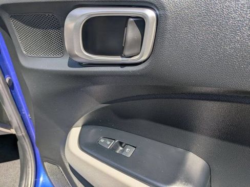 Used 2025 Hyundai Venue SEL FWD image 29