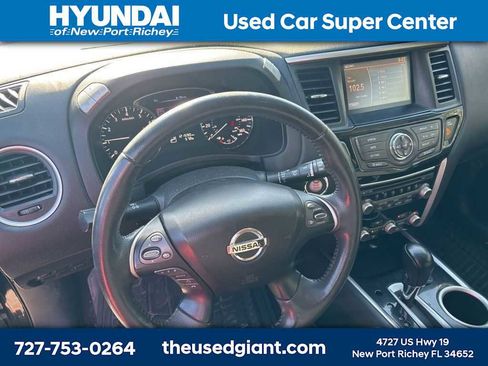 Used 2015 Nissan Pathfinder SV image 11