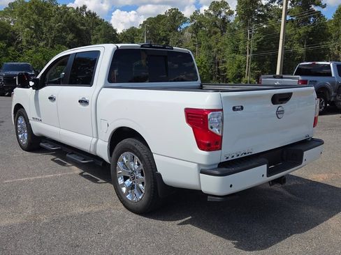 Used 2024 Nissan Titan SV w/ SV Convenience Package RWD image 9