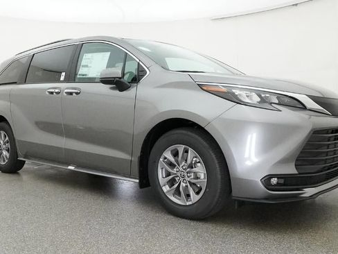 New 2026 Toyota Sienna XLE image 62