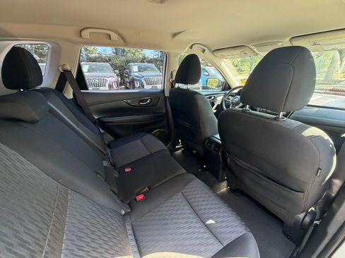 Used 2017 Nissan Rogue S FWD image 13